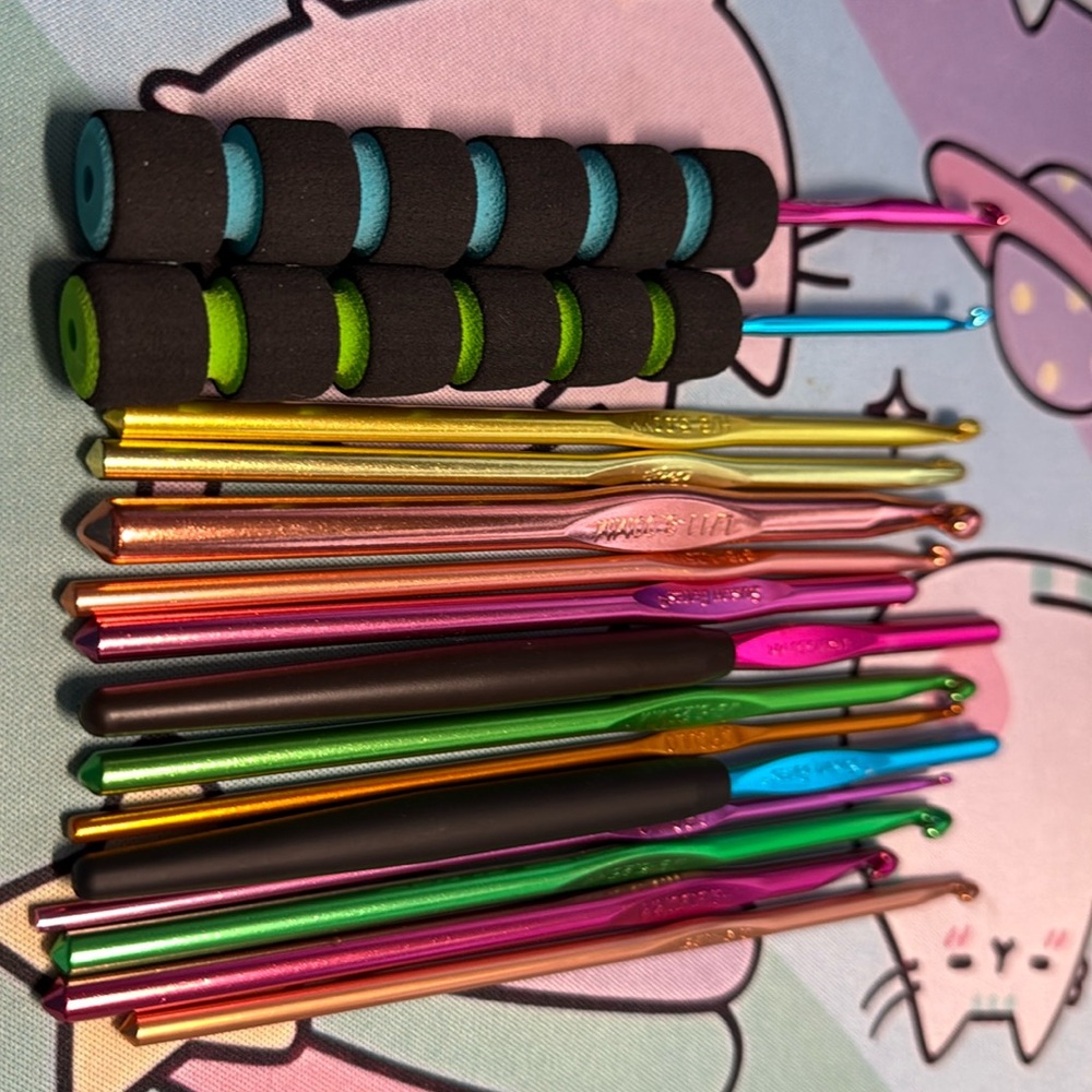 Susan Bates and Boye metal hooks